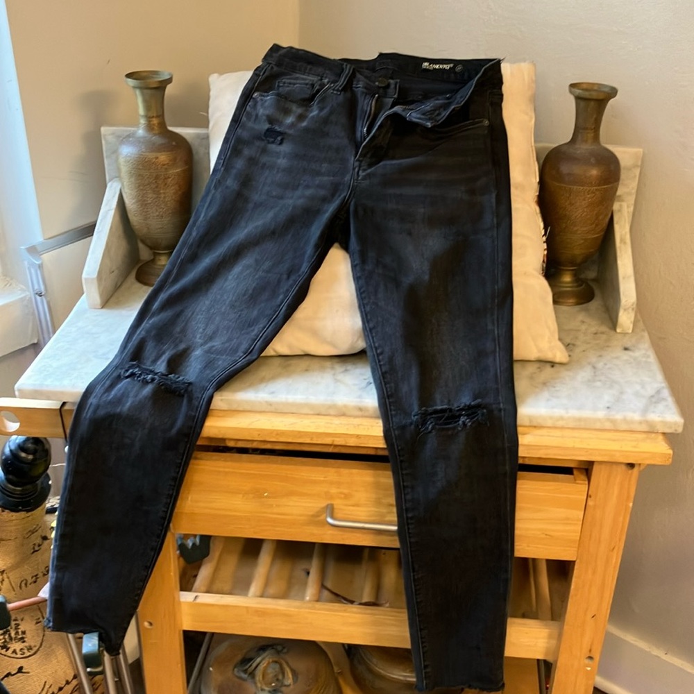 Factory Distressed BlankNYC Jeans Ripped Knees And Raw Hem Fabulous Look Size 27